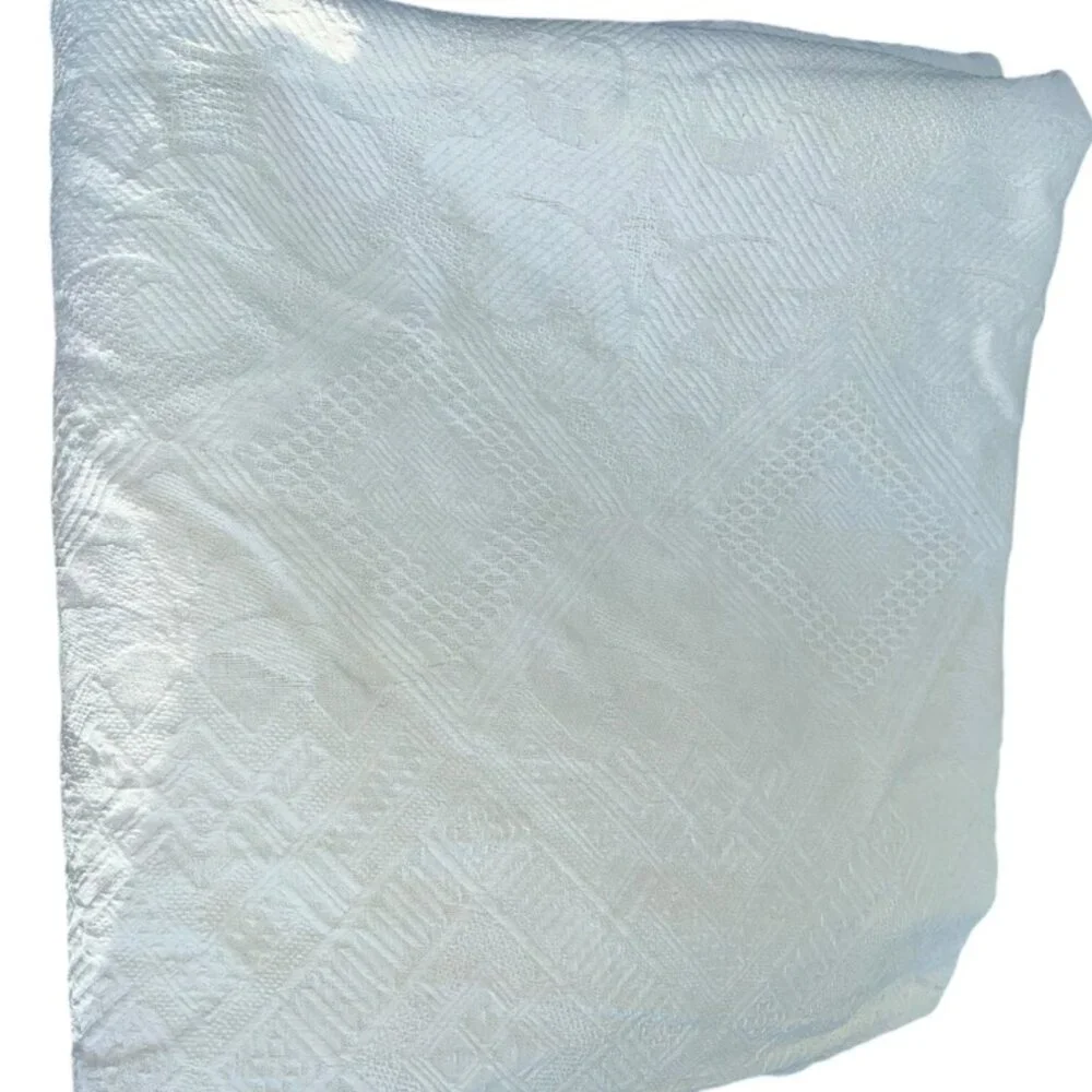Antique white cotton Stunning Matellase coverlet bedspread TWIN